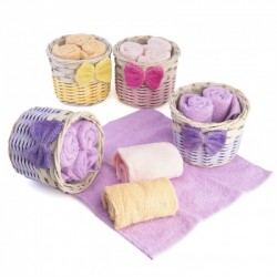 CESTA CON TRES TOALLAS