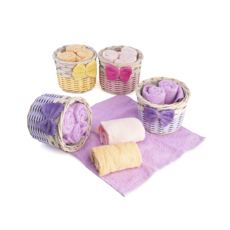CESTA CON TRES TOALLAS