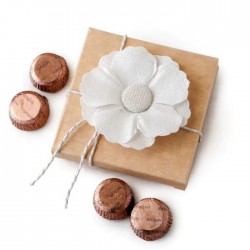 CAJA CON 4 BOMBONES...