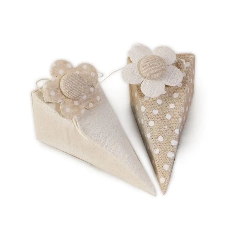 CAJA PIRÁMIDE CON PINZA FLOR Y 4 BOMBONES