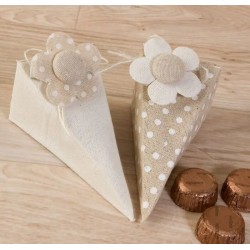 CAJA PIRÁMIDE CON PINZA FLOR Y 4 BOMBONES