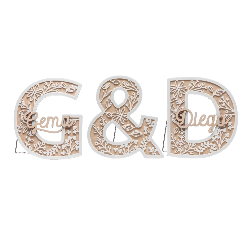 SET INICIALES MADERA CLARA Y METAL BLANCO CON SOPORTE