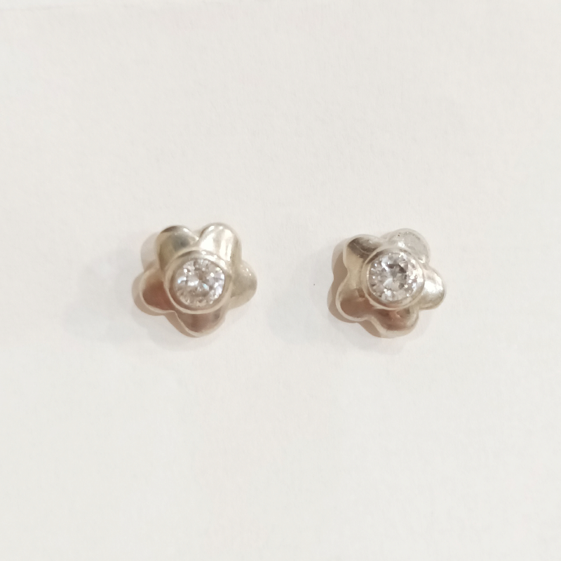 PENDIENTES DE PLATA FLOR CON CIRCONITA