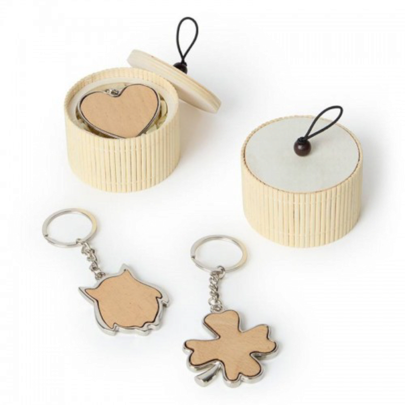 LLAVERO CON MADERA EN CAJA JOYERO DE BAMBÚ