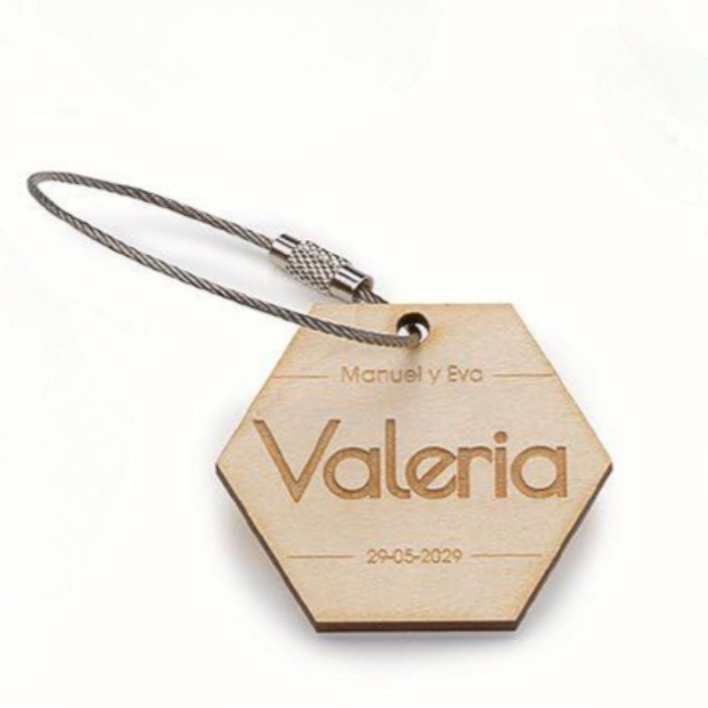 LLAVERO MADERA PERSONALIZADO NOMBRE INVITADO Y NOVIOS