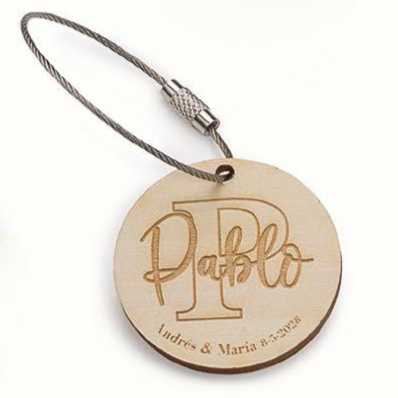 LLAVERO MADERA PERSONALIZADO NOMBRE INVITADO Y NOVIOS